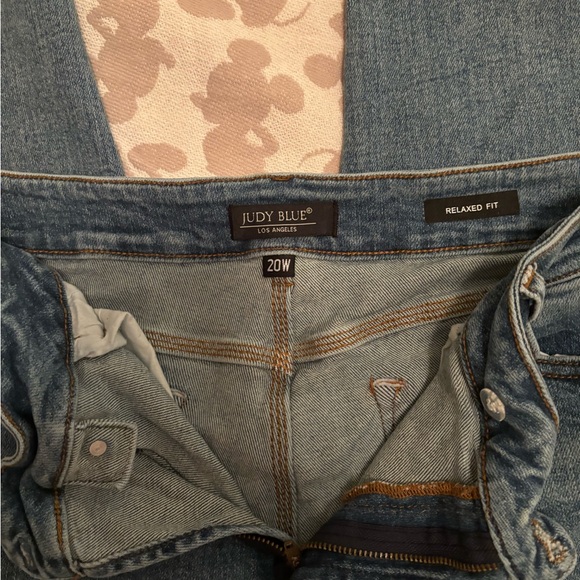 Judy Blue Medium to Dark Wash Skinny Jean w Asymmetrical Fly - Picture 3 of 4